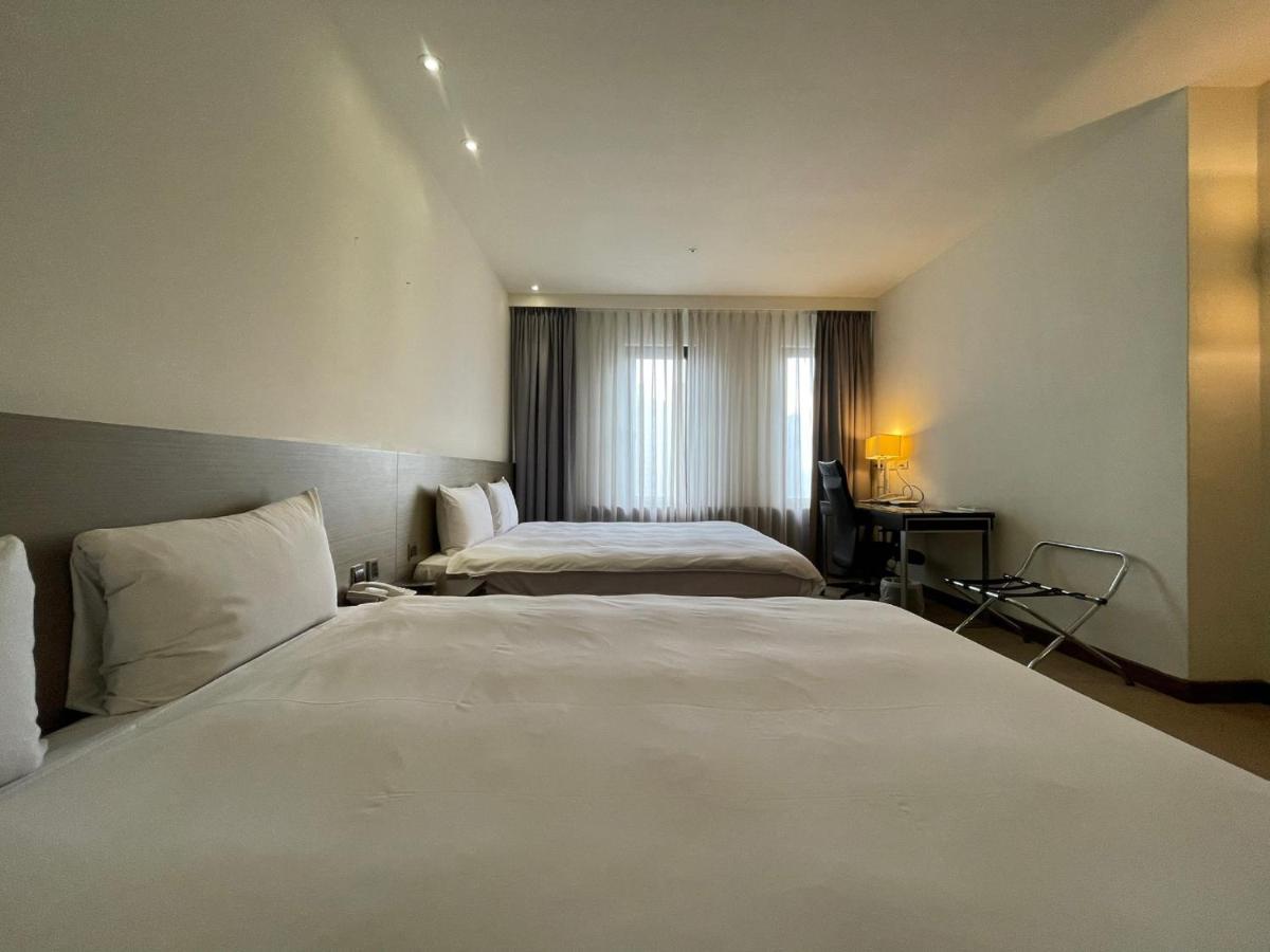 Guide Hotel Hsinchu Zhongyang Exterior photo